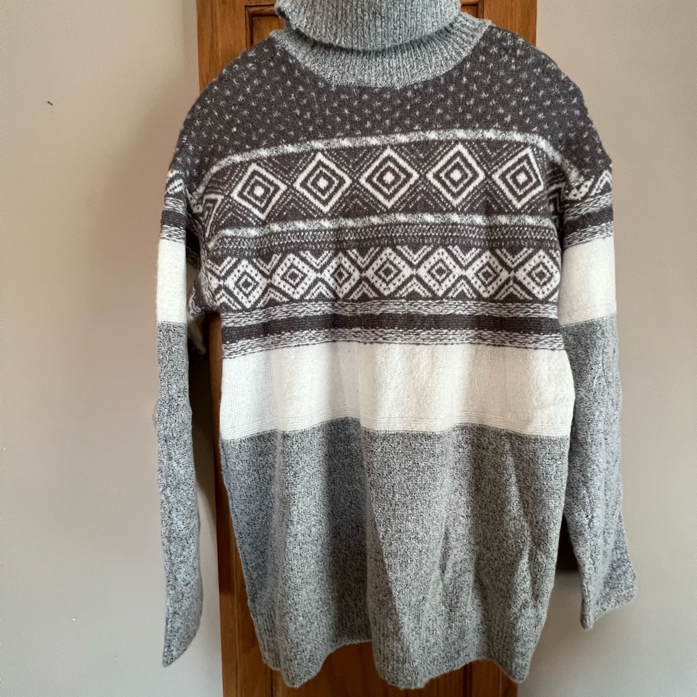 Women’s sz M turtleneck sweater